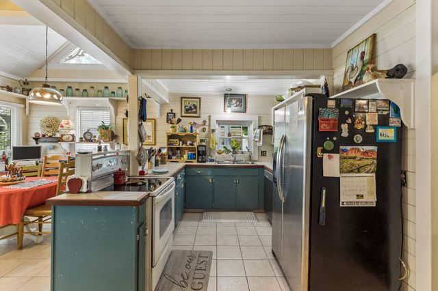 101 Webb Rd, E, Bell Buckle, TN 37020