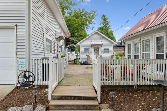 101 Webb Rd, E, Bell Buckle, TN 37020