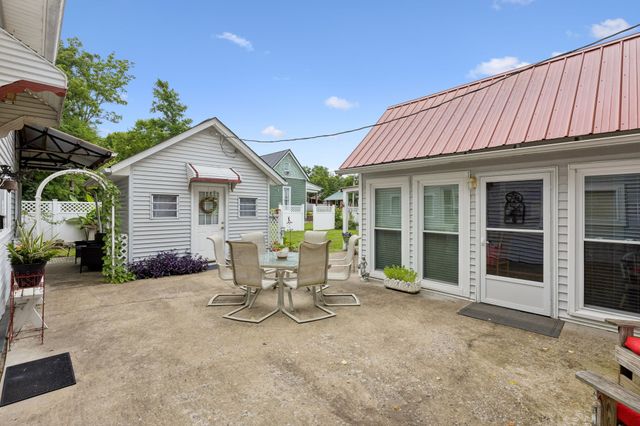 101 Webb Rd, E, Bell Buckle, TN 37020
