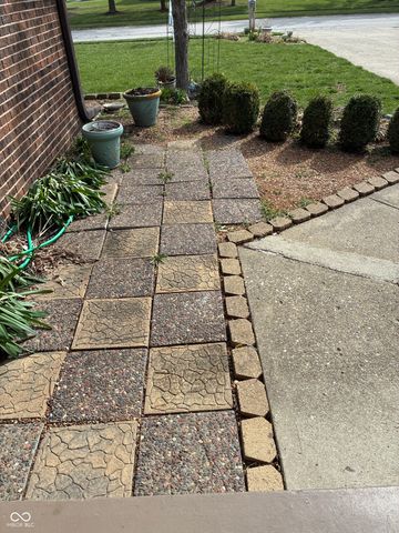 600 S Oakwood Drive, Greenwood, IN 46142