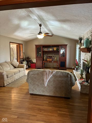 600 S Oakwood Drive, Greenwood, IN 46142