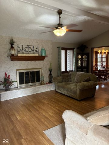 600 S Oakwood Drive, Greenwood, IN 46142