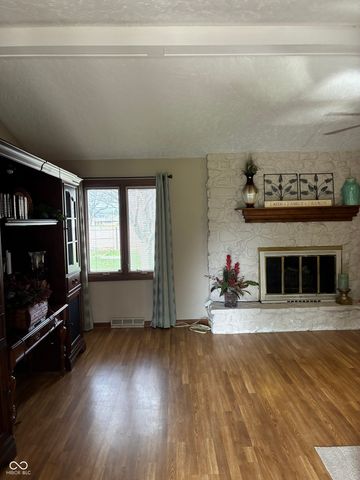 600 S Oakwood Drive, Greenwood, IN 46142