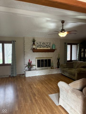 600 S Oakwood Drive, Greenwood, IN 46142