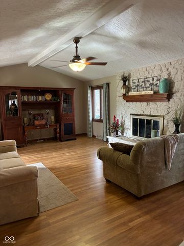 600 S Oakwood Drive, Greenwood, IN 46142