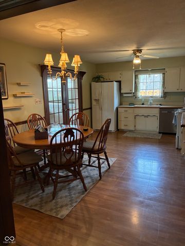 600 S Oakwood Drive, Greenwood, IN 46142