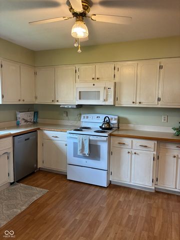 600 S Oakwood Drive, Greenwood, IN 46142