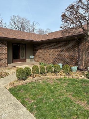 600 S Oakwood Drive, Greenwood, IN 46142