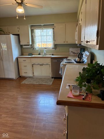 600 S Oakwood Drive, Greenwood, IN 46142