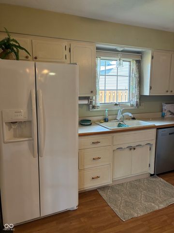 600 S Oakwood Drive, Greenwood, IN 46142