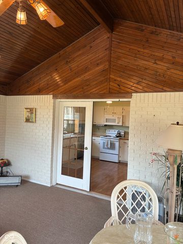 600 S Oakwood Drive, Greenwood, IN 46142