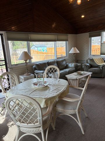 600 S Oakwood Drive, Greenwood, IN 46142