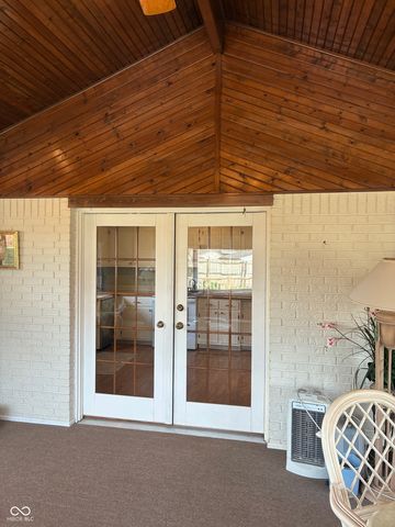 600 S Oakwood Drive, Greenwood, IN 46142