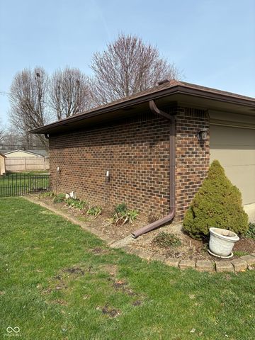 600 S Oakwood Drive, Greenwood, IN 46142