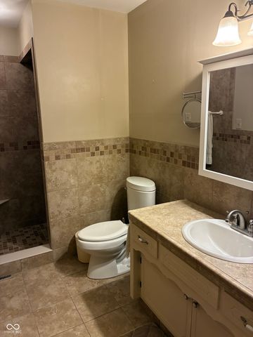 600 S Oakwood Drive, Greenwood, IN 46142