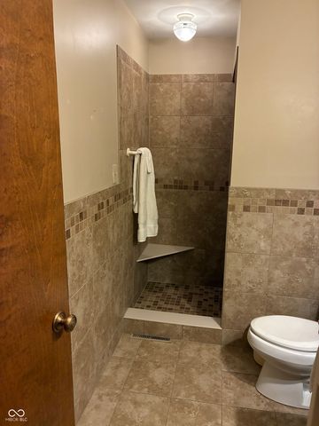 600 S Oakwood Drive, Greenwood, IN 46142