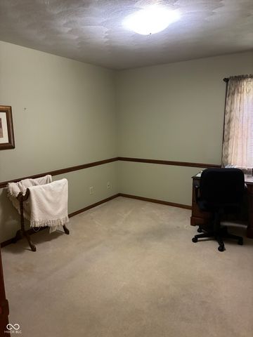 600 S Oakwood Drive, Greenwood, IN 46142