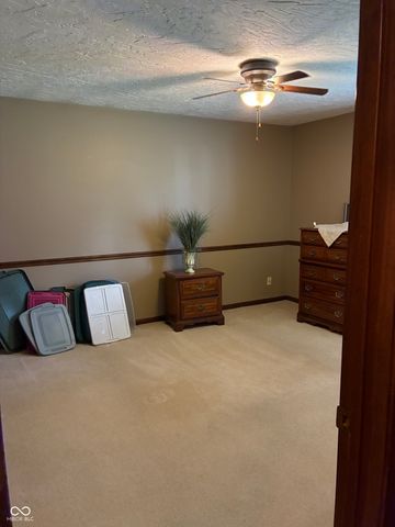 600 S Oakwood Drive, Greenwood, IN 46142