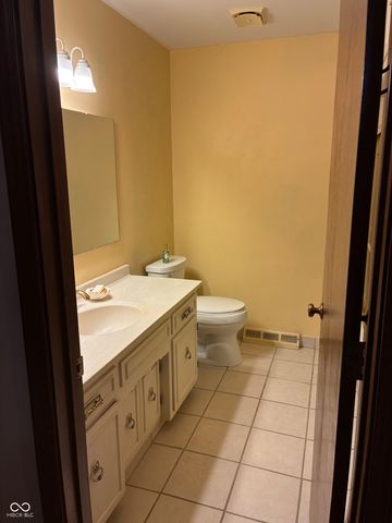 600 S Oakwood Drive, Greenwood, IN 46142