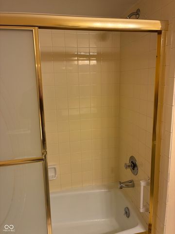 600 S Oakwood Drive, Greenwood, IN 46142