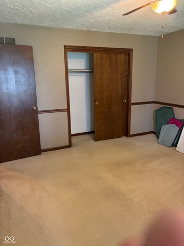 600 S Oakwood Drive, Greenwood, IN 46142