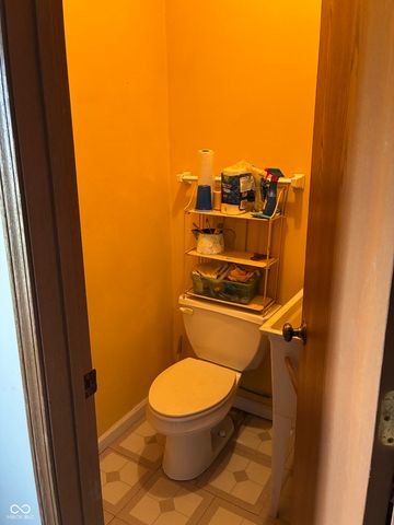 600 S Oakwood Drive, Greenwood, IN 46142