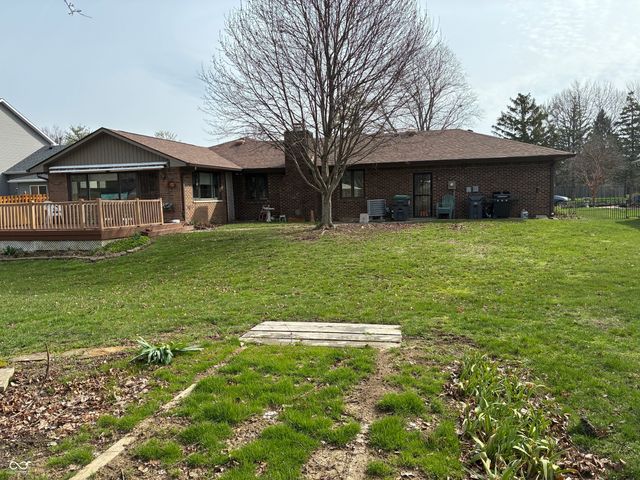 600 S Oakwood Drive, Greenwood, IN 46142