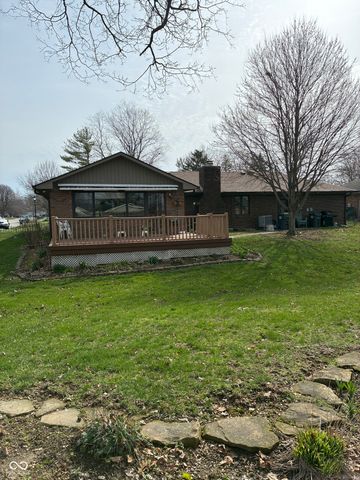 600 S Oakwood Drive, Greenwood, IN 46142