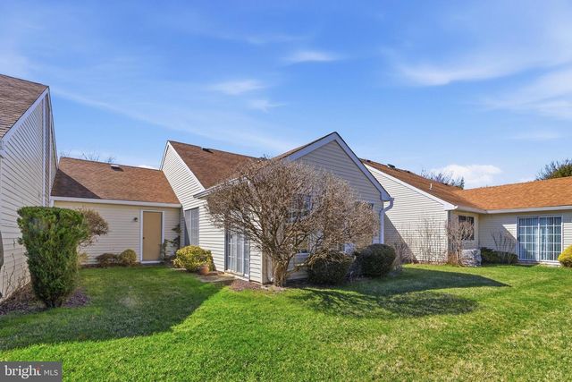 1213-B LINDERA PLZ, Monroe Township, NJ 08831
