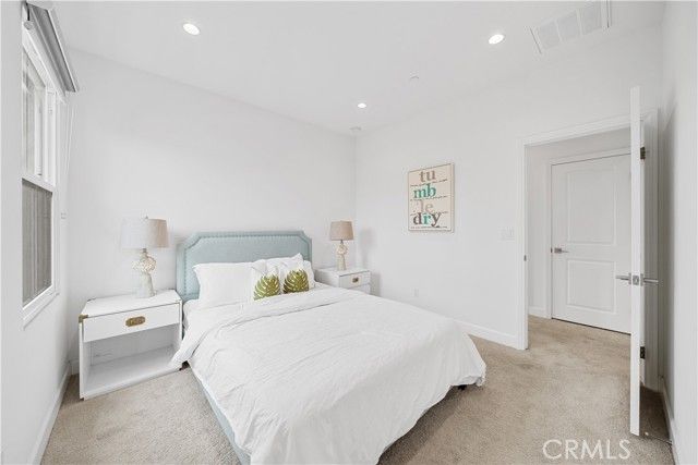 67 Runner, Irvine, CA 92620