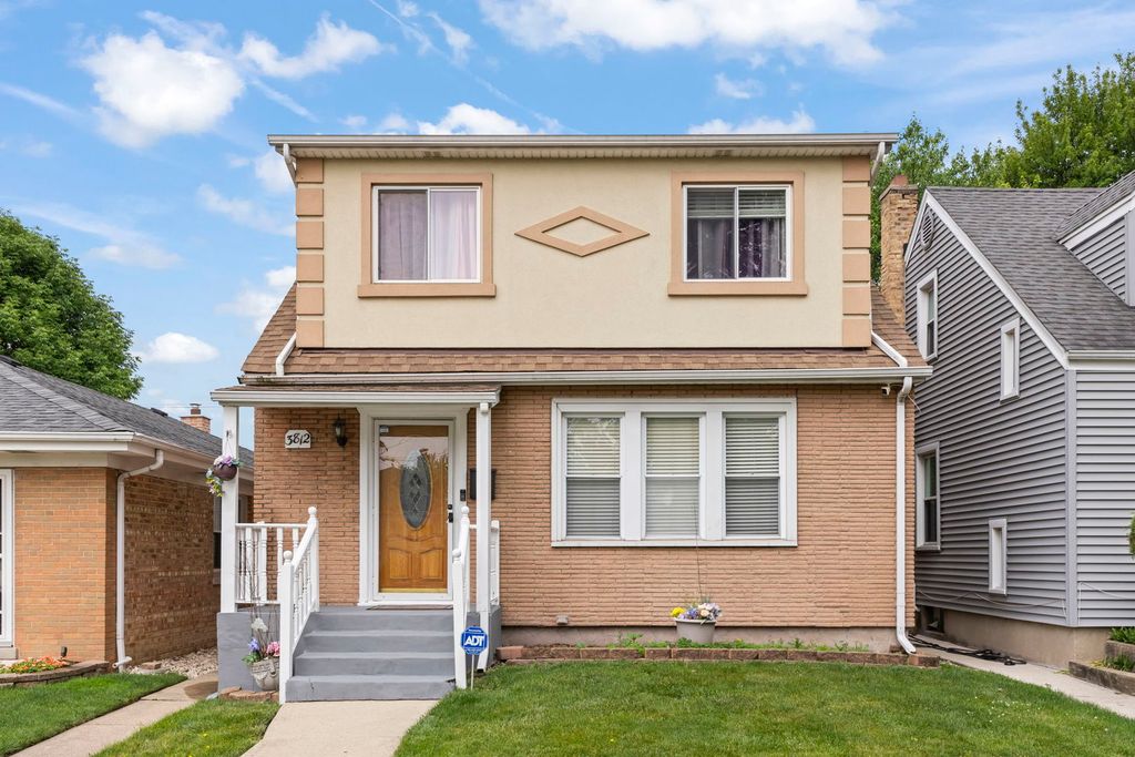 3812 N Pioneer Avenue, Chicago, IL 60634