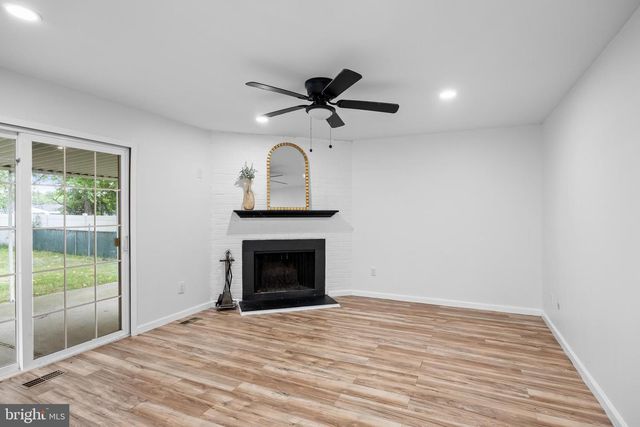 68 ARBOR MEADOW DR, Sicklerville, NJ 08081