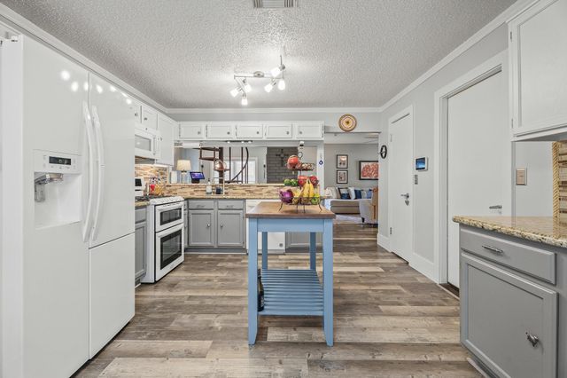 2717 Hot Springs Drive, Pearland, TX 77584