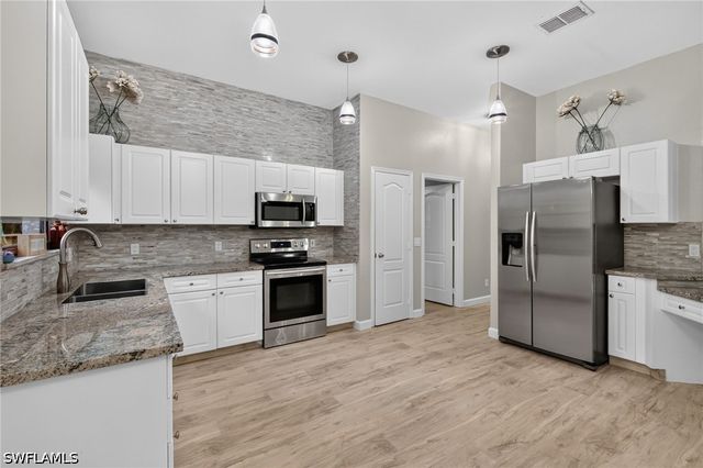 5761 Waxmyrtle WAY, Naples, FL 34109