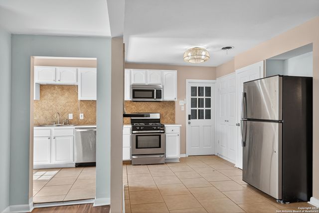 189 National Blvd, Universal City, TX 78148