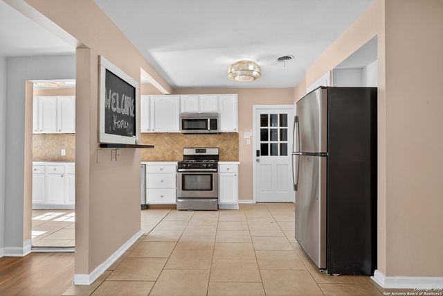 189 National Blvd, Universal City, TX 78148