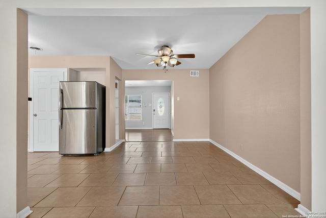 189 National Blvd, Universal City, TX 78148