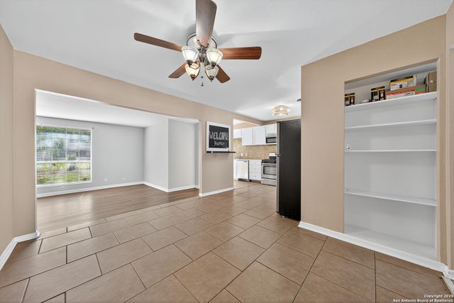 189 National Blvd, Universal City, TX 78148