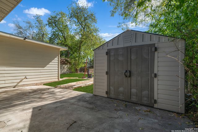 189 National Blvd, Universal City, TX 78148