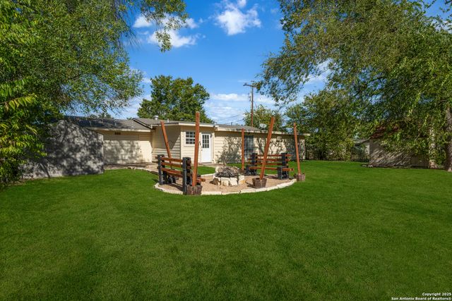 189 National Blvd, Universal City, TX 78148