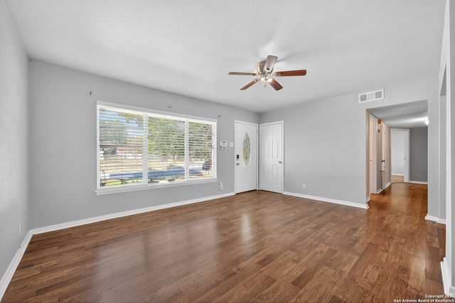 189 National Blvd, Universal City, TX 78148