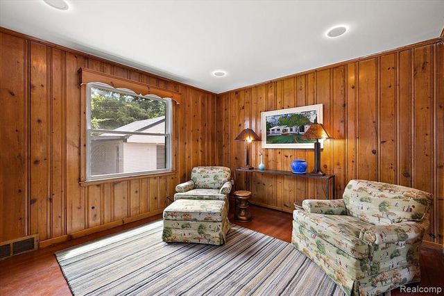 9161 W Outer Drive, Detroit, MI 48219