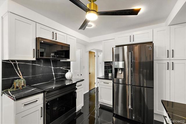 9161 W Outer Drive, Detroit, MI 48219