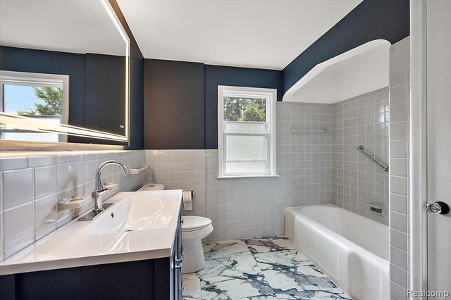 9161 W Outer Drive, Detroit, MI 48219