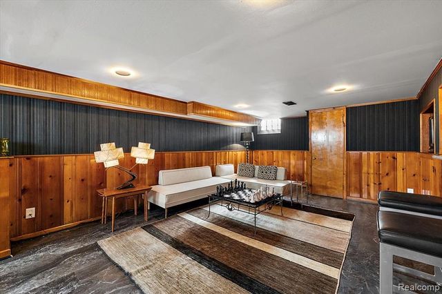 9161 W Outer Drive, Detroit, MI 48219