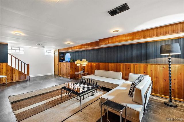 9161 W Outer Drive, Detroit, MI 48219