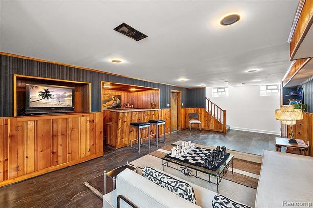 9161 W Outer Drive, Detroit, MI 48219