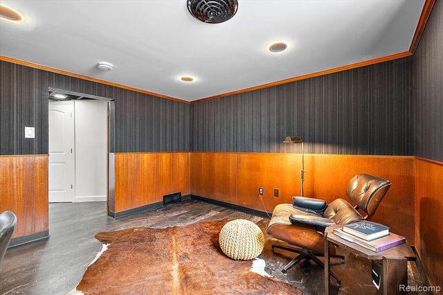 9161 W Outer Drive, Detroit, MI 48219