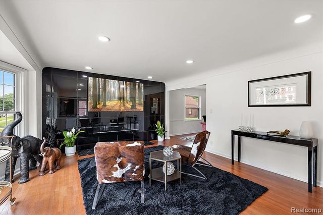 9161 W Outer Drive, Detroit, MI 48219