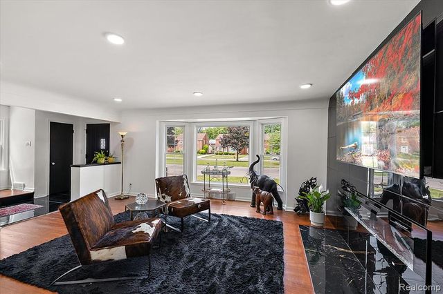 9161 W Outer Drive, Detroit, MI 48219